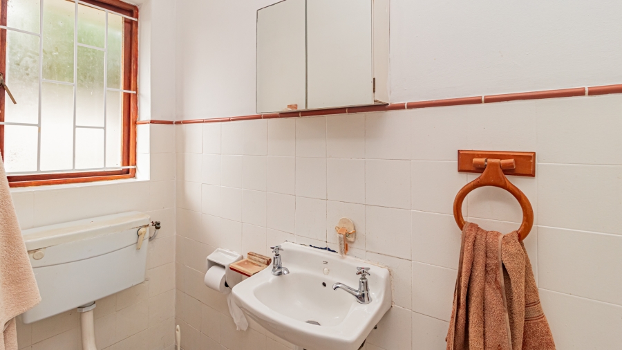 5 Bedroom Property for Sale in Sunnydale Western Cape